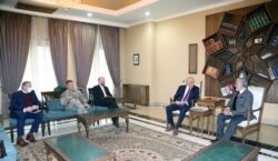 阿富汗民族和解委员会主席阿卜杜拉在喀布尔会晤美国和平特使哈利勒扎德。(2021年1月5日)