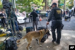 Agenti Tajne službe ispred kuće bivšeg predsednika Baraka Obame, 24. oktobra 2018.