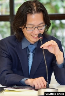 正在德国汉堡大学担任访问学者的台湾中研院欧美所研究员吴建辉