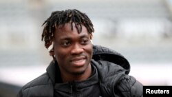 ARCHIVES - Christian Atsu, qui jouait alors pour Newcastle United, arrive avant un match au St. James' Park, à Newcastle, en Grande-Bretagne, le 25 janvier 2020.