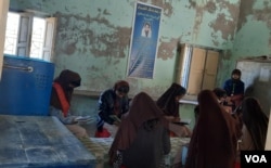 درشنا لائبریری میں 300 سے زیادہ کتابیں موجود ہیں۔