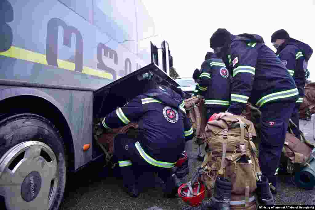 ქართველი მაშველები თურქეთში გაემგზავრნენ