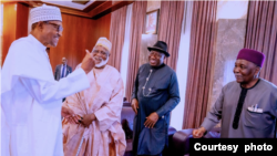 Shugaba Buhari, hagu, da tsoffin shugabannin Najeriya