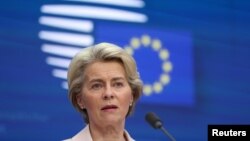Avropa Komissiyasının prezidenti Ursula von der Leyen Belçika paytaxtı Brüsseldə keçirilən Avropa liderlərinin sammitində mətbuat konfransı zamanı çıxış edir, 10 fevral 2023. 
