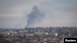 우크라이나 바흐무트시에서 러시아군 포격으로 연기가 피어오르고 있다. (자료사진)