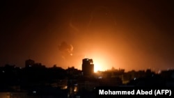 L'armée israélienne a bombardé sans interruption dans la nuit de vendredi à samedi la bande de Gaza et mené une incursion terrestre sur le territoire.