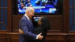 La juge Ketanji Brown Jackson devient la 6e femme à siéger à la Cour suprême