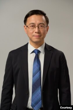 现居美国纽约的时事评论员唐靖远