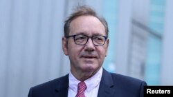 Kevin Spejsi pred Sudom u Sautvarku (REUTERS/Susannah Ireland)