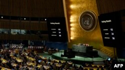 Balakisi bilongi ya bikolo kati na Assemblée générale ya ONU bawuti kopona mokano ya kotelemisa misala mya Russie na Conseil ya makoki ma bomoto, na New York, 7 avril 2022.