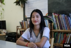 កញ្ញា ហួត ស្រីយ៉ីត ​អតីត​កុមារ​ស្នាក់នៅ​ក្នុង​មណ្ឌល​កុមារ​កំព្រា ​ផ្តល់​សម្ភាសន៍​នៅ​ថ្ងៃ​ទី​២៦ ខែមីនា ឆ្នាំ​២០២២ ​នៅ​អង្គការ​ទំនុក​ចិត្ត​កុមារ​កម្ពុជា​ ខេត្ត​បាត់​ដំបង។ ​(រូប​ថត៖ កាន់ វិច្ឆិកា/វីអូអេ)