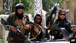 شماری از جنگجویان طالبان در کابل، پایتخت افغانستان (تصویر از آرشیف صدای امریکا)‌