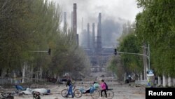 نمای از فابریکهٔ آهن و فولاد ازوفستال واقع در شهر بندری ماریوپول اوکراین
