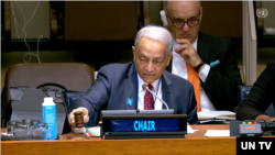 1위원회를 이끌고 있는 스리랑카의 피터 모한 피에리스 의장이 31일 결의안 61호 통과를 발표하고 있다. 