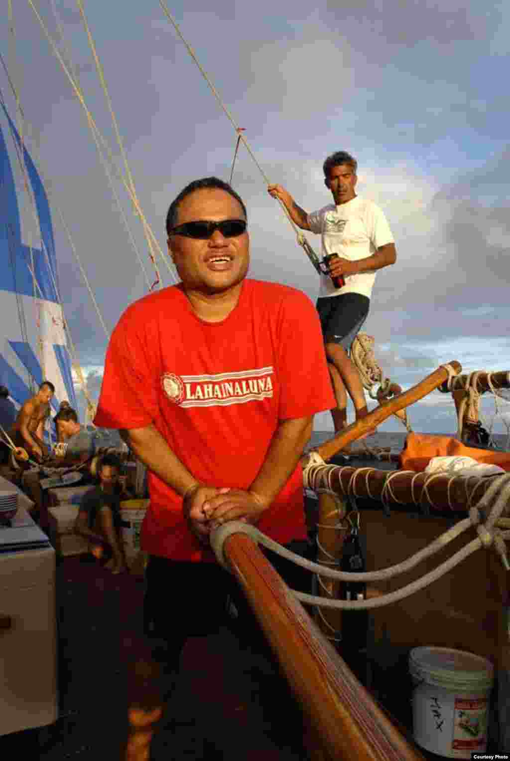 Master navigators Chad Kalepa Baybayan (left) and Nainoa Thompson (date unknown). (Chad Kalepa Baybayan)