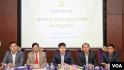 រូបឯកសារ៖ សន្និសិទ​សារ​ព័ត៌មានស្តី​ពី​ផែនការ​ដោះស្រាយ​បញ្ហា​ប្រឈម​ក្នុង​វិស័យ​ស្រូវ​អង្ករ​ក្នុង​រាជធានី​ភ្នំពេញ​ កាល​ពីថ្ងៃទី​៩ ខែ​មិនា​ ឆ្នាំ២០១៦។ (ហ៊ាន សុជាតា​/ VOA)