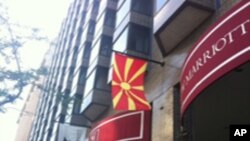 Времето да се реши спорот со името е токму сега