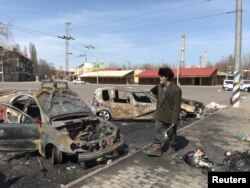 A man walks past burned cars at the site of a missile strike, at a rail station, amid Russia's invasion of Ukraine, in Kramatorsk, Ukraine April 8, 2022. REUTERS/Stringer
