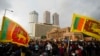 Warga Sri Lanka berkumpul di luar kantor presiden saat protes di Colombo, Sri Lanka, 9 April 2022. (Foto: AP)