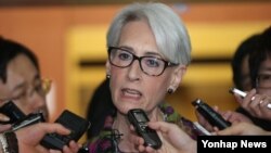 지난달 29일 한국을 방문한 웬디 셔먼 미 국무부 정무담당 차관이 취재진의 질문에 답하고 있다. (자료사진)