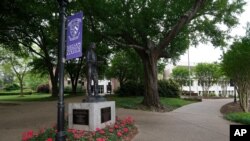 신종 코로나바이러스 사태로 지난 4월 미국 미시시피주의 밀삽스 대학 캠퍼스가 텅 비어 있다.