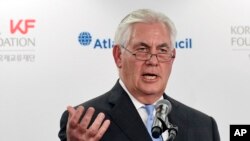 Menteri Luar Negeri Rex Tillerson berbicara pada Forum Dewan Antlatik-Yayasan Korea di Washington, Selasa, 12 Desember 2017. (AP Photo/Susan Walsh)
