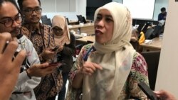Research & Integration Manager Bio Farma, Neni Nurainy, memberikan keterangan pada wartawan di Jakarta terkait vaksin campak pada 2018. (Foto: Rio Tuasikal/VOA)