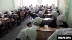 아프가니스탄 헤라트 소재 학교에서 여학생들이 수업에 참여하고 있다. (자료사진)