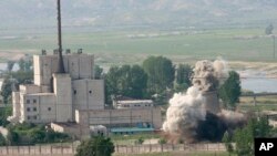 <span dir="RTL">زعفران کو کشمیر میں کونگ کہتے ہیں جب کہ بھارت میں اسے کیسر کے نام سے جانا جاتا ہے۔ </span>