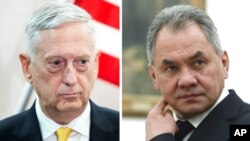 짐 매티스 국방장관(왼쪽)과 세르게이 쇼이구 러시아 국방장관. 