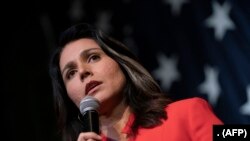 Tulsi Gabbard, salah satu bakal calon presiden dari Partai Demokrat, berkampanye di Wing Ding Diner, Clear Lake, Iowa, 9 Agustus 2019.
