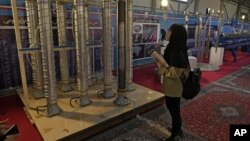 سانتریفیوژهای ساخت ایران در نمایشگاه دستاوردهای هسته‌ای تهران. چهارشنبه ۱۹ بهمن ۱۴۰۱