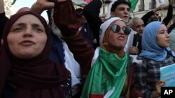 Manifestation dans les rues d'Alger contre le gouvernement, le mardi 29 octobre 2019. (Photo AP / Fateh Guidoum)