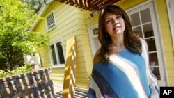 File — Single women in the United States own 70,000 more homes than single men do in the nation's the 50 largest metropolitan areas, according to online loan broker LendingTree.