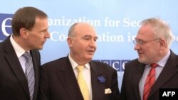 ԵԱՀԿ-ի Մինսկի խմբի համանախագահներ Ռոբերտ Բրադկե (ԱՄՆ), Բեռնար Ֆասիե (Ֆրանսիա) և Իգոր Պոպով (Ռուսաստան) (արխիվային լուսանկար)