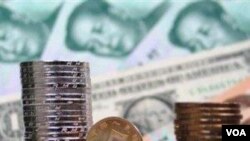 Mata uang Tiongkok, Yuan dan dolar Amerika.