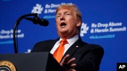 El presidente de EE.UU. Donald Trump durante la "Rx Drug Abuse and Heroin Summit," en Atlanta, Georgia, 24-4-19. (AP Foto/Evan Vucci).