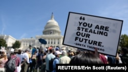 Demonstranti u Vašingtonu 2019. na maršu za klimu, protivili su se povlačenju Amerike iz dogovora