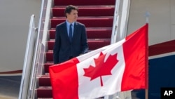 Perdana Menteri Kanada Justin Trudeau tiba di Pangkalan Angkatan Udara Andrews di Maryland, pada 8 Juli 2024. (Foto: AP/Mark Schiefelbein)