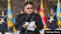 1일 김정은 북한 국방위원회 제1위원장이 조선인민군 연합부대 지휘관 결의대회에서 연설하고 있다.