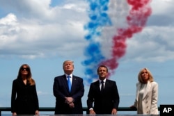 ប្រធានាធិបតី​ ត្រាំ និង​ប្រធានាធិបតី​ មា៉ក្រុង នៅ​ក្នុង​ទិវា​ខួប D-Day។