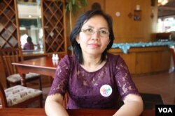 លោកស្រី ម៉ុម ថានី អនុរដ្ឋលេខាធិការ និងជាអនុប្រធានក្រុមការងារយេនឌ័រ និងកុមារនៃក្រសួងកសិកម្ម នៅ​ក្នុង​បទ​សម្ភាសន៍​មួយ​ក្នុងរាជធានីភ្នំពេញ កាលពីថ្ងៃទី៨ ខែមីនា ឆ្នាំ២០១៦។ (ហ៊ាន សុជាតា/VOA)