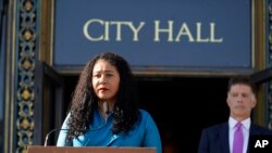 런던 브리드 미국 샌프란시스코 시장이 1일 시청에서 신종 코로나 '오미크론' 변이 확진자가 발생했다고 발표했다.