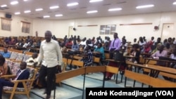 Vue des participants à la rencontre de sensibilisation des acteurs de la société civile pour la lutte contre l'apatridie, N’Djamena le 15 août 2019. (VOA Afrique/André Kodmadjingar)