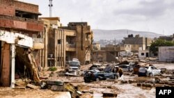 Uništena vozila i zgrade u istočnom libijskom gradu Derna posle poplava (Foto:The Press Office of Libyan Prime Minister / AFP)