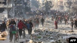 جمعیت غزه که تخمین زده می‌شود حدود ۲.۳میلیون نفر است، پس از آغاز جنگ در این باریکه در هفتم اکتوبر ۲۰۲۳، تا کنون چندین بار از ساحات اصلی شان بیجا شده اند. 