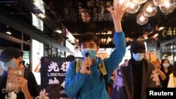 12일 홍콩 퀸즈웨이 몰에서 민주화를 요구하는 시위가 열렸다.