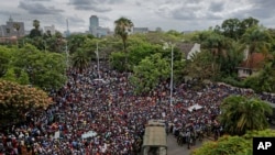 En images : Les Zimbabwéens réclament le départ de Robert Mugabe du pouvoir 