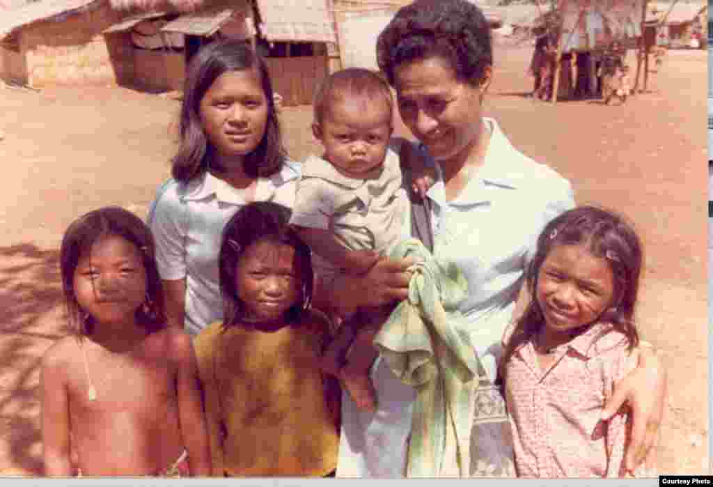 Ly Sambo took a group picture with other kids in Khao I-Dang refugee camp in early 1980s. (Courtesy Photo)