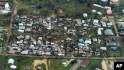 Rumah-rumah di Port Vila, Vanuatu hancur pasca hantaman topan Pam, 16 Maret 2015 (Foto: AP Photo/Dave Hunt, Pool)
